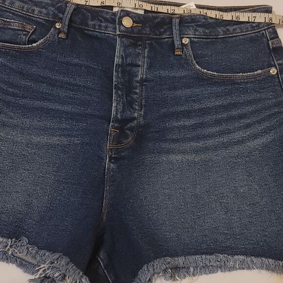 Good American distressed denim shorts size 18 - Picture 3 of 9